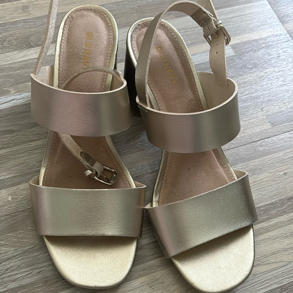 Old Navy Gold Sandals 8